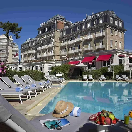 Ξενοδοχείο Barriere Le Royal