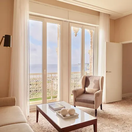 拉波勒皇家吕西安巴里亚酒店 酒店 La Baule