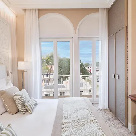 酒店 拉波勒皇家吕西安巴里亚酒店 5*