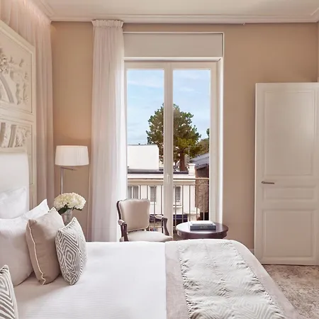 오텔 바리에르 르 루아얄 라볼르 5* La Baule