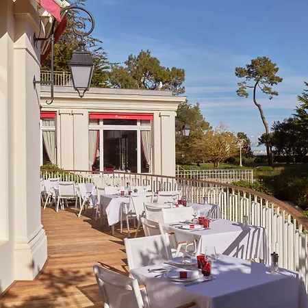 오텔 바리에르 르 루아얄 라볼르