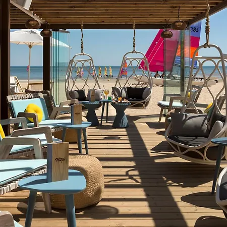 오텔 바리에르 르 루아얄 라볼르 5* La Baule