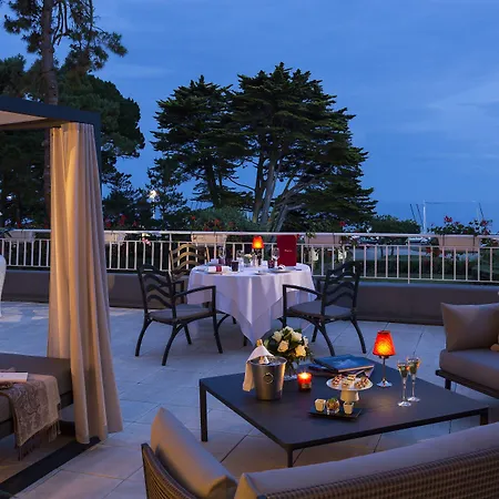 오텔 바리에르 르 루아얄 라볼르 호텔 5*