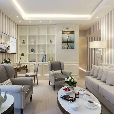 오텔 바리에르 르 루아얄 라볼르 호텔