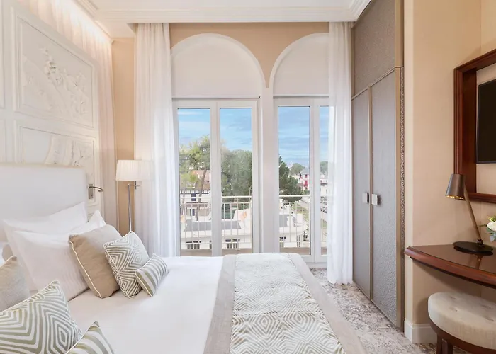 ホテル Barriere Le Royal 5*