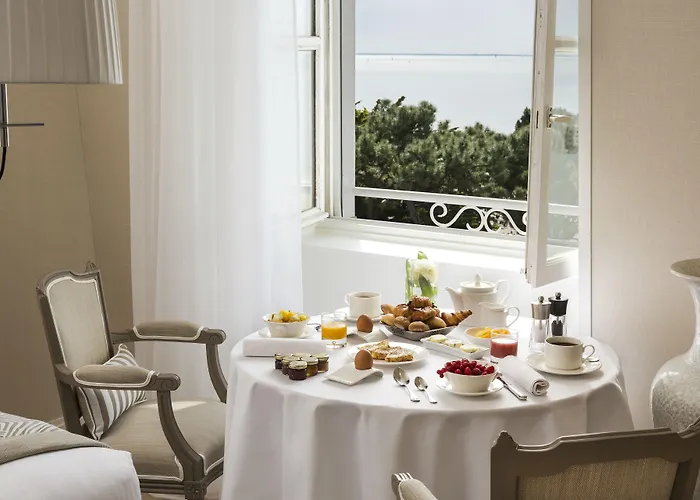 ホテル Barriere Le Royal 5*